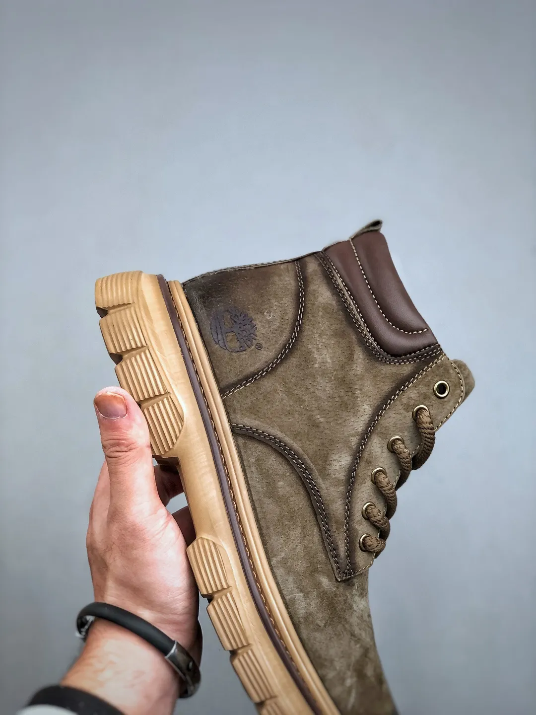 Welfare special price 💰440 #Timberland Timberland/Timberland new autumn and winter products (plush lining🔥warm and heat-locking) autumn and winter must-have outdoor leisure rhubarb boots series #Guangdong Dachang quality original box original packaging fashionable matching fabrics made of Italian 🇮🇹 top frosted fine-grained cowhide lightweight outsole with anti-odor and anti-corrosion genuine leather latex insoles from outsole to hardware are made from OEM raw materials Same as the original Goodyear's never-opening glue process. Good products don't kill pigs. The quality of the first order is strictly controlled. Exclusively released on the entire network. The quality is beyond doubt. The full set of official website unified packaging gives you a perfect wearing experience. The quality is exquisite and durable. A must-have for sportsmen. Specializes in not being handsome. High-quality feet feel first-class. This winter, it is specially used for outdoor cold protection. Daily casual matching. Size: 39-44 (leather shoe size)